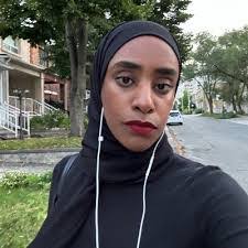 Hannah Moseley's Instagram, Twitter & Facebook