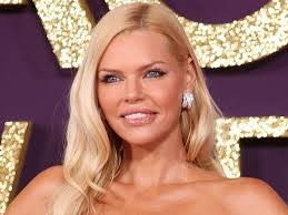 Erin Dore's Instagram, Twitter & Facebook