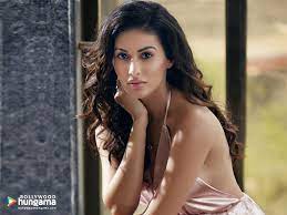 You can set it as lockscreen or wallpaper of windows 10 pc. Amyra Dastur Wallpapers Amyra Dastur 87 Bollywood Hungama