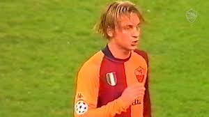 He was named serie a young footballer of the year in 2006, and the serie a italian footballer of the year in 2009. As Roma 30 October 2001 Daniele De Rossi Makes His Roma Debut Facebook