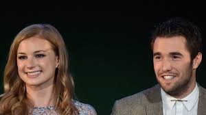 Emily vancamp shocked her fans with a big announcement on thursday. Emily Vancamp And Josh Bowman Are Married Plus 11 Other Celebrity Couples Who Met On Set Vogue