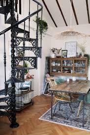 Bienvenue Dans Le Duplex Boheme De Chloe You Avec Images Decoration Maison Decoration Interieur Maison Escalier En Colimacon