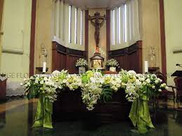 Wedding is destiny, and hanging likewise. Altar Inge Florist Wedding Decoration Dekorasi Pernikahan Pernikahan Dekorasi Perkawinan Holy Matrimony Dekorasi Gereja Dekorasi Dekorasi Ulang Tahun Rangkaian Bunga Bunga