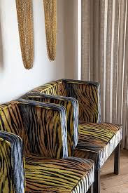 fauteuils in kleurrijke dierenprint meubel ideeen kleurrijk interieur thuisdecoratie