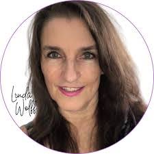 Linda Wolff's Instagram, Twitter & Facebook