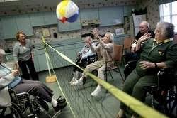Con funciones pensadas para adultos mayores. 13 Ideas De Juegos Para Adultos Mayores Juegos Para Adultos Juegos Para Adultos Mayores Juegos