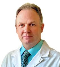 Spotlight: 🫁Ralph Palumbo, MD, Program Director, completed his internal  medicine residency + pulmonary critical care medicine fellowship at  Winthrop University Hospital in NY. He established and leads the  Intensivist programs at Boca