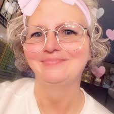 Heather Hullinger's Instagram, Twitter & Facebook