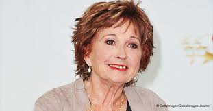 Sa dernière apparition publique, sa lutte contre le cancer, sa vie april 25, 2020 | par eteme severine celestine le 4 mars 1989, bernard blier marche sur la scène du théâtre de l'empire aux côtés de louis de funès. C Jerome Est Decede Sa Veuve Aurait Trouve Son Nouvel Amoureux Grace A Son Defunt Mari