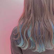 インナーカラーで濃いblue と薄いblue のmix 表面はブリーチなしのラベンダーアッシュ インナーカラー ラベンダーアッシュ ヘアスタイル ヘアカラー 可愛い おしゃれ トリートメントカラー マニパニ manicpanic blue ヘアカラー ヘアカラー