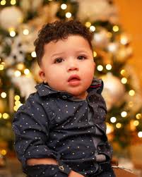 🎄✨ Capture the Magic of Christmas at Home with Osvaldo Designs! ✨🎄 This  holiday season, let Osvaldo Designs bring the studio to you! 🎅📸 Whether  you're gathering with family, decorating the tree,