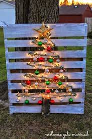 Diy Weihnachtsbaum Aus Paletten 9 Sehr Schone Beispiele Fur Ihre Eigenen Decoration Noel Deco Noel Deco Noel Exterieur