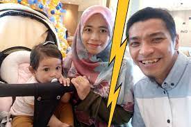 Dai farhan telah menceraikan dr erin yang merupakan isteri keduanya. Akhirnya Da I Farhan Mengaku Ceraikan Isteri Pertama Tapi Iluminasi