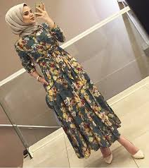 Tesettur Meydanii On Instagram Cicekli Elbise S M L Beden Tek Renk 130 Cm Krep Kumas Astarsiz Kargo Dahil In 2020 Hijab Fashion Summer Hijabista Fashion Hijab Fashion