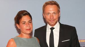 Christian lindner kommt in begleitung seiner neuen freundin franca lehfeldt nach bayreuth. Christian Lindner Ex Frau Freundin Vermogen Focus De