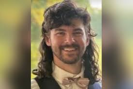 Robert Deeter's Instagram, Twitter & Facebook