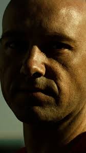 JOSH HARTNETT ESTÁ DE VUELTA Y creo que nunca le has visto en una película  así. En Flight or Flight (o Sicarios en el aire en Español), Hartnett se  convertirá en un