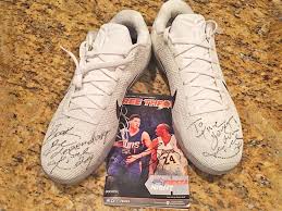Devin booker's be legendary tattoo is a reminder of a message from the late kobe bryant, and it's what he wants to achieve in the nba as he really starts to build his legacy. Nba Star Devin Booker Immortalizes Kobe Bryant Autograph In Tribute Tattoo