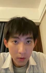 He is really Cute without his hat❤️ This is so CUTE~~~😍