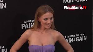 The movie, which stars mark wahlberg and dwayne johnson, centres on a group of bodybuilders that get involved in an extortion and kidnapping scheme. Supermodel Bar Paly Too Hot For Pain Gain Los Angeles Premiere Youtube