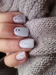 Modèle avec bouche gris pailleté. Les Tendances Chez La Deco Ongles 62 Variantes En Photos Vernis A Ongles Ongles Idees Vernis A Ongles