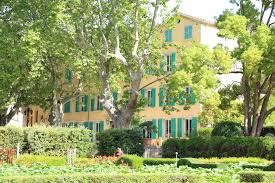 Au sud de lyon, le bois marquis est devenu un lieu féerique depuis que christian y plante des arbres parmi les plus remarquables de nos jardins Jardin Remarquable De Baudouvin Tourism Office Of Toulon