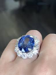 We have listed stunning budget and premium replicas of kate middleton's engagement ring. Kate Middleton S Diamond And Sapphire Ring Get The Look
