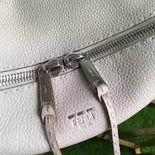 pin by fashion girl on a17022507 fendi 罗马皮革波士顿包手工缝制并印有fendi标志 单提手和可拆卸肩带 两个大 尺寸拉链扣 一个拉链口袋和两个内口袋 30cm rebecca minkoff mac crossbody hermes kelly top handle bag