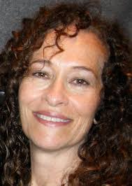 Beth Robin's Instagram, Twitter & Facebook