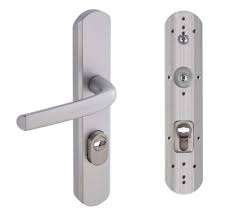 Sécuriser les locaux la nuit et permettre l'évacuation d'urgence des gens en cas d'incendie coté règlementaire. Poignee De Porte Blindee Universelle Vachette Secumax Up