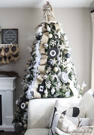 Red and white christmas tree decorations. 69 Unique Christmas Tree Decorating Ideas And Pictures 2020