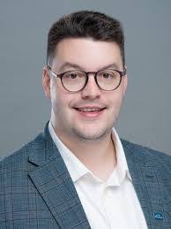 Laurence Chartrand's Instagram, Twitter & Facebook