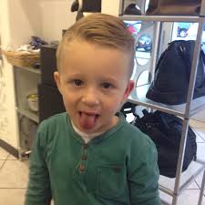 Un'idea per tagli capelli maschili corti con e con una lunghezza simili fra ciuffo. Mz Parrucchieri Taglio Bimbo Sfumature Capelli Corti Facebook