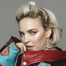 She also provided the vocals for clean bandit's chart topping song, rockabye. Anne Marie Fan Lexikon