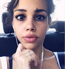 حققت ألبوماته مبيعات هائلة وتُرجمت كثيراً من أغانيه إلى عدد من اللغات أهمها الإنجليزية والروسية والكرواتية والبلغارية حياته الشخصية تزوج عمرو دياب من شيرين رضا وأنجب منها طفلة تُدعى نور. Ù‡Ù† Ù…Ø¹Ù„ÙˆÙ…Ø§Øª Ø¹Ù† Ù†ÙˆØ± Ø¹Ù…Ø±Ùˆ Ø¯ÙŠØ§Ø¨ Ø¨Ø¹Ø¯ Ø¸Ù‡ÙˆØ±Ù‡Ø§ Ø§Ù„Ù†Ø§Ø¯Ø± Ù…Ø¹ Ø£Ø®ØªÙ‡Ø§ Ø§Ù„ØµØºØ±Ù‰