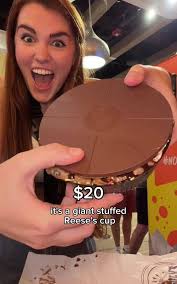 Chocolate Avenue Hershey (2025)