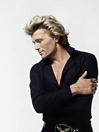 On his tenth birthday, he received a magic set as a present and began performing for friends at their birthday parties. Hans Klok Tikonline De