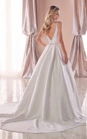 Simple Ballgown With Beaded Plunging Neckline Stella York Wedding Dresses Kleider Hochzeit Hochzeitskleid Ballkleid