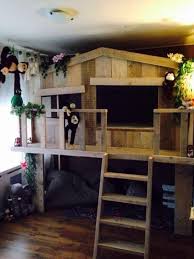 gaaf boomhutbed met balkon steigerhout boomhut hout bed http link marktplaats nl 883326837 toddler rooms cool kids bedrooms classy living room