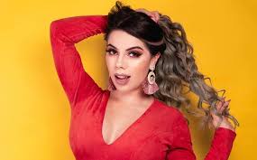 View the daily youtube analytics of lizbeth rodriguez and track progress charts, view future predictions, related channels, and track realtime live sub counts. Lizbeth Rodriguez Rompe Record En Ig Y Lo Festeja En Traje De Bano