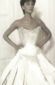 Victoria Beckham In Her Custom Made Vera Wang Wedding Gown Wedding Dresses Wedding Dresses Images Celebrity Wedding Dresses