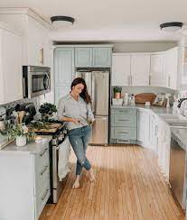 Is it possible to paint a laminate countertop? Diy Painted Laminate Countertops Plus An Update