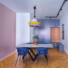 Like chandeliers, pendant lights hang from the ceiling but only have one single light source. Contardi Italia