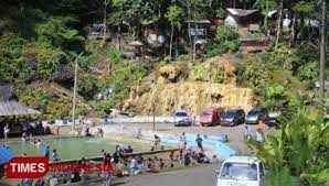 Nantinya, kamu hanya tinggal membayar. Pemandian Air Panas Curug Citiis Wisata Keluarga Di Kaki Gunung Galunggung Times Indonesia