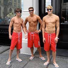 What's It Really Like To Be A Shirtless Male Model At Hollister? A Few  Dudes Dish | Glamour