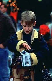 один дома 2 затерянный в нью йорке 1992 скачать бесплатно Macaulay Culkin As Kevin Mccallister In Home Alone Ii 1992 Home Alone Movie Home Alone Kevin Home Alone