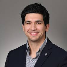 Public Profiles of Dental Implantologists