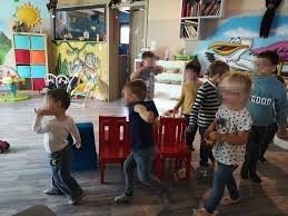 Chaque équipe a son propre jeu de mémoire avec des cartes. Le Jeu De La Chaise Musicale Avec Nos Grands Loulous Qu Est Ce Qu On Rigolent Et Les Bebes Aussi Ils La Jungle Des Tout Petits 1 A Rue Entlyberg Oberhoffen 0760426520 Facebook