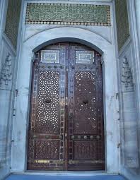 Sultanahmet Camii Ana Kapi Cumle Kapisi Iftahlena Hayral Baab Bize Hayirli Kapilar Ac Allah Im Ya Mufettihal Ebvaab Ey Kapilari Ac 2020 Camii Kapilar Yaya