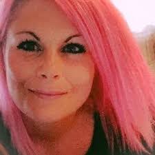 Amy Bee's Instagram, Twitter & Facebook